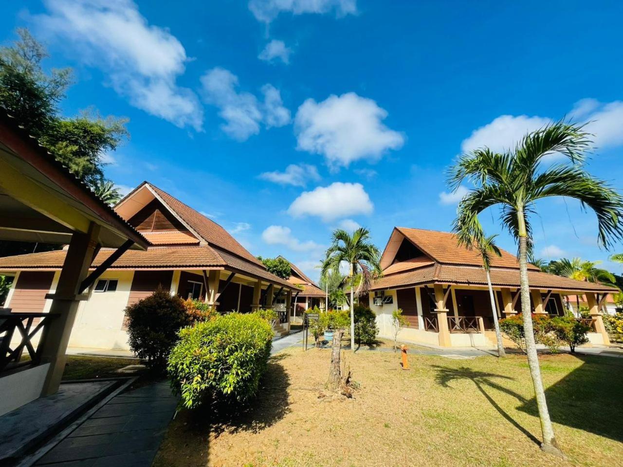 Rompin Beach Resorts Куала Ромпін Екстер'єр фото