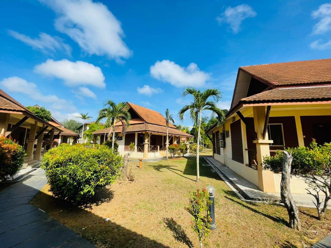 Rompin Beach Resorts Куала Ромпін Екстер'єр фото