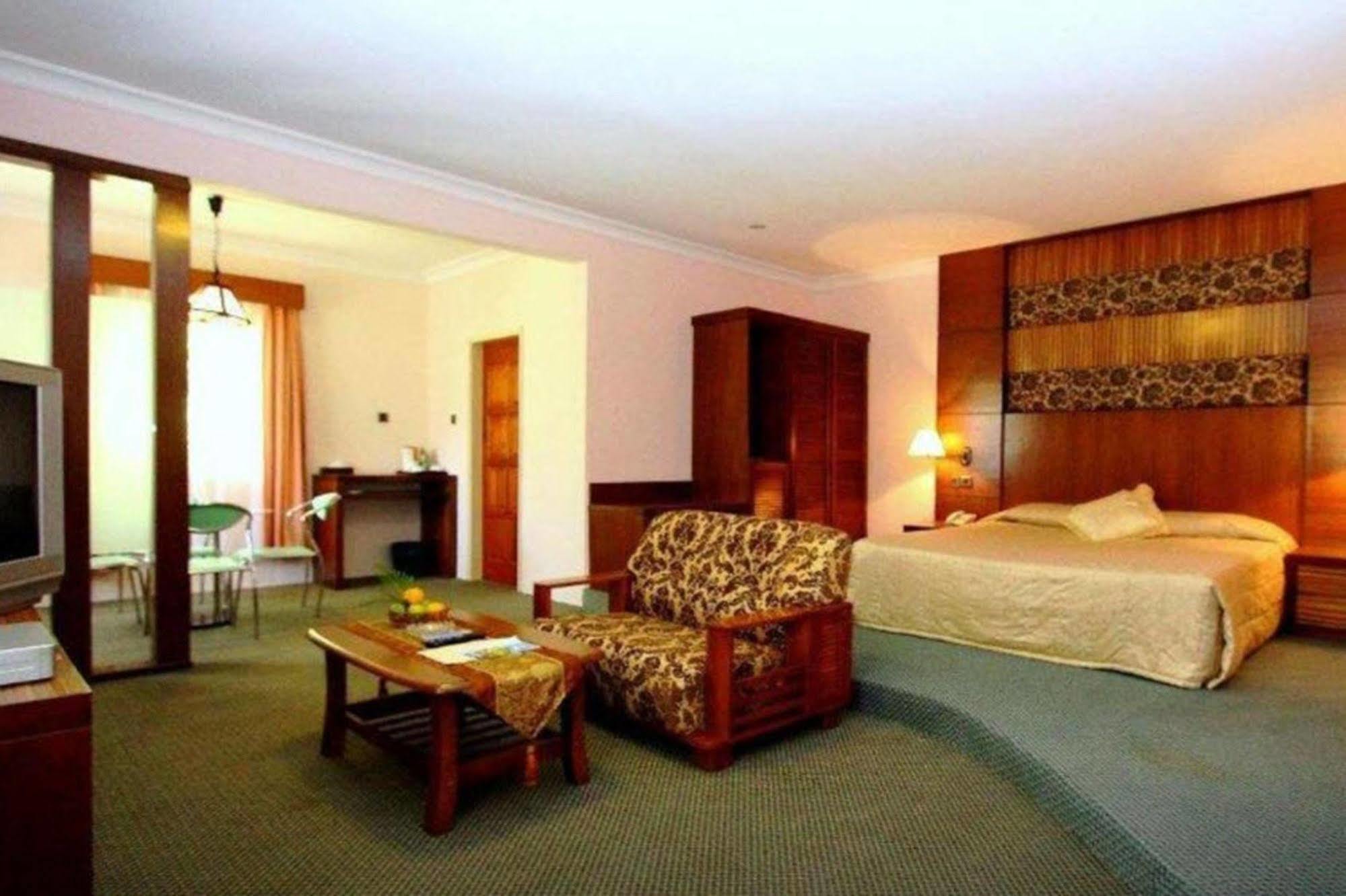 Rompin Beach Resorts Куала Ромпін Екстер'єр фото