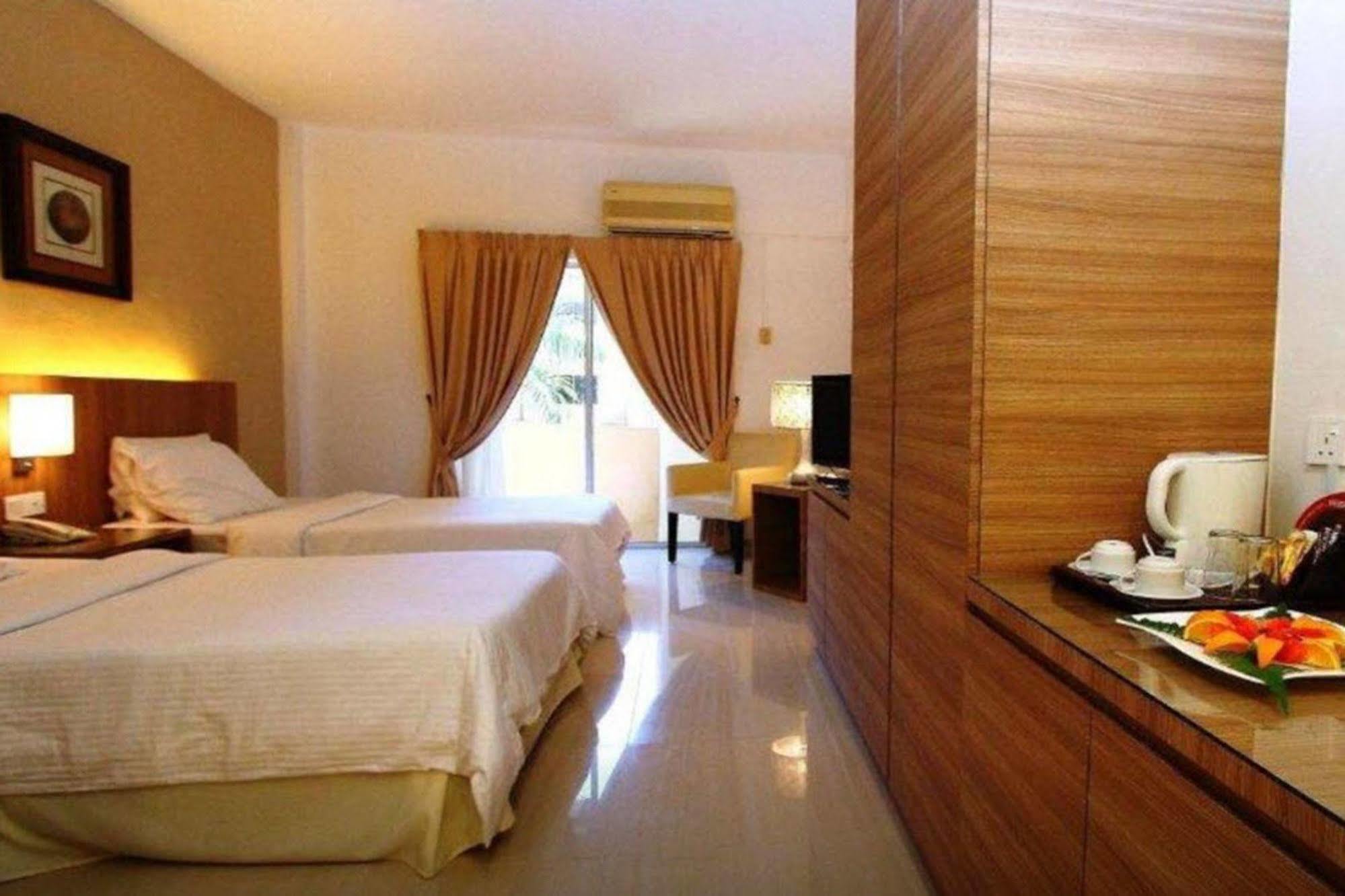 Rompin Beach Resorts Куала Ромпін Екстер'єр фото