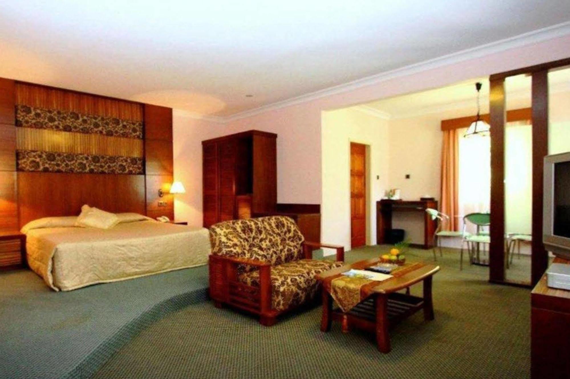 Rompin Beach Resorts Куала Ромпін Екстер'єр фото